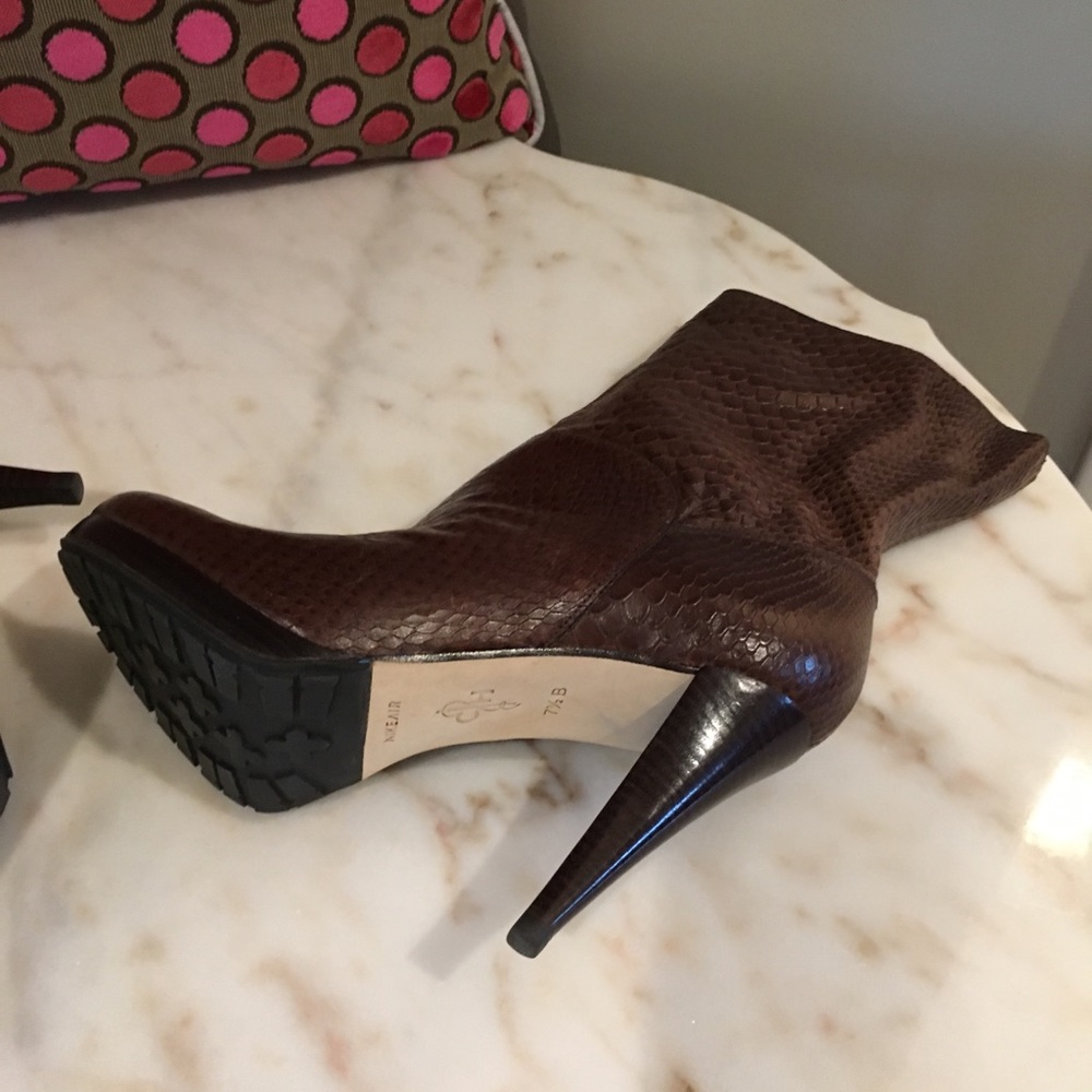 Cole Hahn Size 7.5 leather boots
